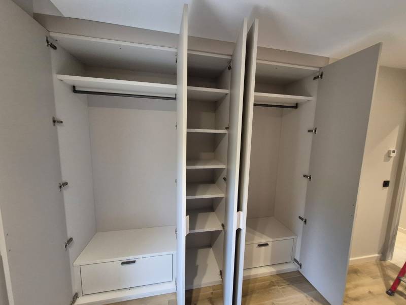 Création d'un dressing modulable sur mesure avec un configurateur pro 3D à Volx : Armoire penderie et rangement pratique