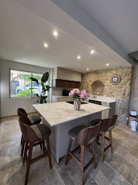 Conception de cuisine sur mesure avec configurateur pro 3D et pose spécialisée Vaucluse