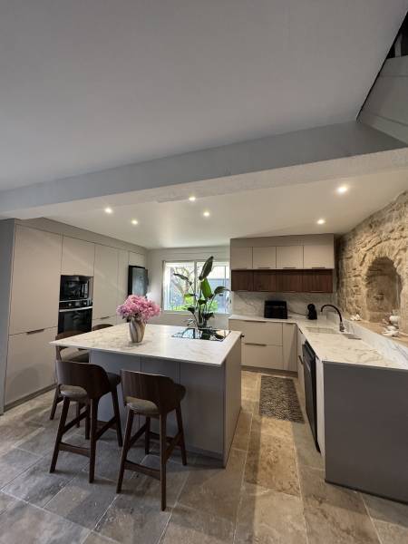 Conception de cuisine sur mesure avec configurateur pro 3D et pose spécialisée Alpes de Hautes Provence