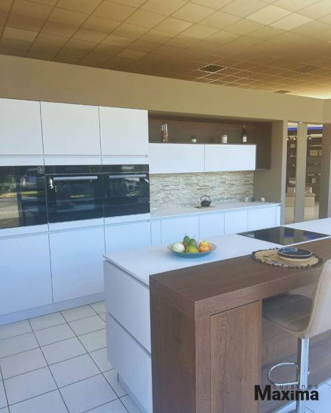 Devis cuisine pas cher à Manosque avec îlot central et tout équipée d'électroménager encastré