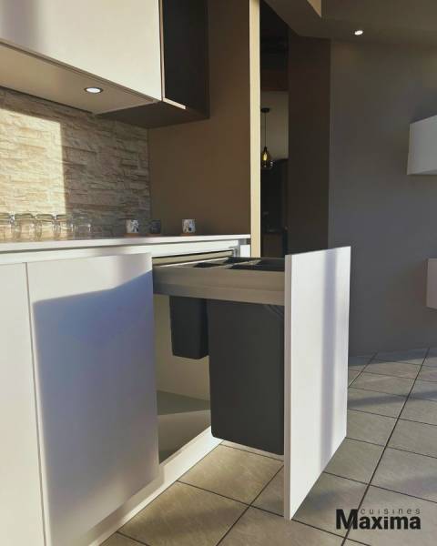 Devis cuisine pas cher à Manosque avec îlot central et tout équipée d'électroménager encastré