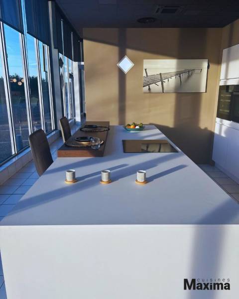 Devis cuisine pas cher à Manosque avec îlot central et tout équipée d'électroménager encastré